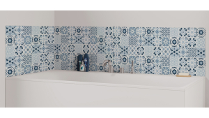 Panneau de bain : Carreaux ciments et arabesques bleues