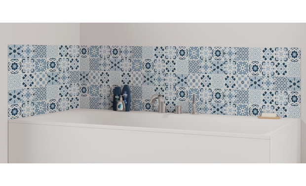 Panneau de bain : Carreaux ciments et arabesques bleues