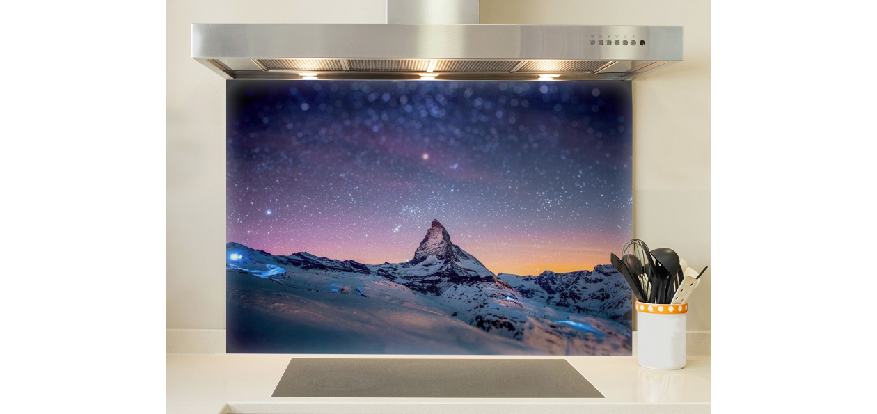 Ciel étoilé et montagne