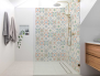 Panneau de douche : Carreaux ciment et couleurs 2