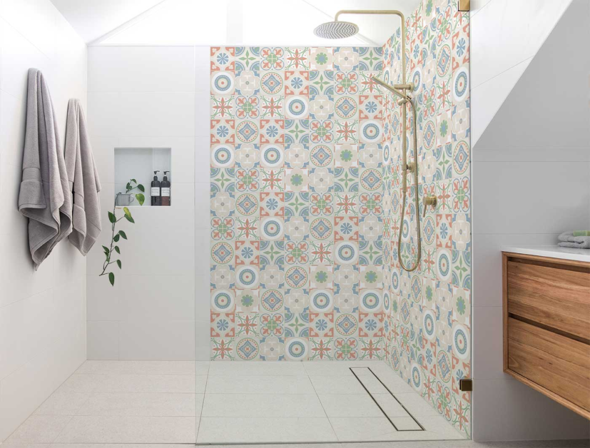 Panneau de douche : Carreaux ciment et couleurs 2