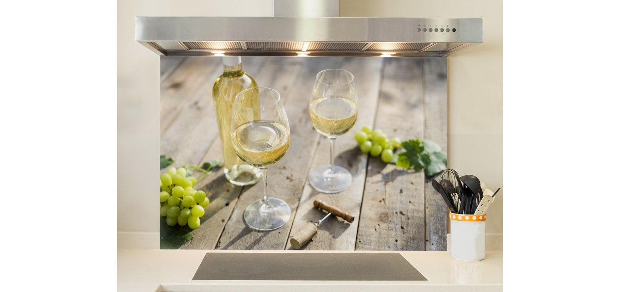 Vin blanc sur bois