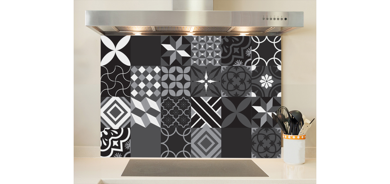 Fond de hotte: Carreaux ciment noir